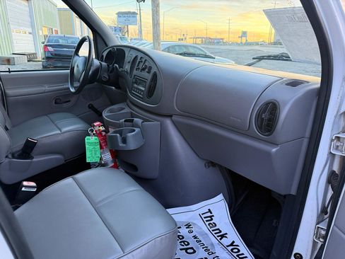 Used 1998 Ford E-350 and Econoline 350 Club Wagon image 23