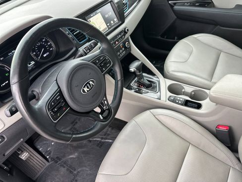 Used 2019 Kia Niro EX Premium w/ Sunroof Package image 10