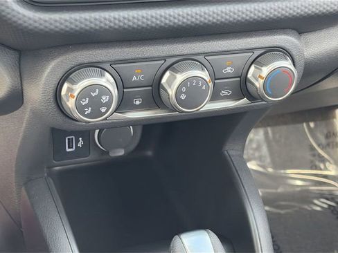 Used 2025 Nissan Kicks Play S image 30