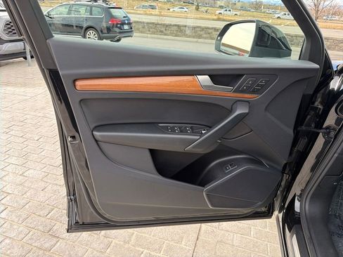 Used 2023 Audi Q5 2.0T Premium w/ Convenience Package image 39