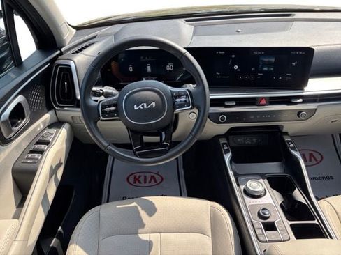 Certified 2025 Kia Sorento EX AWD/4WD image 13