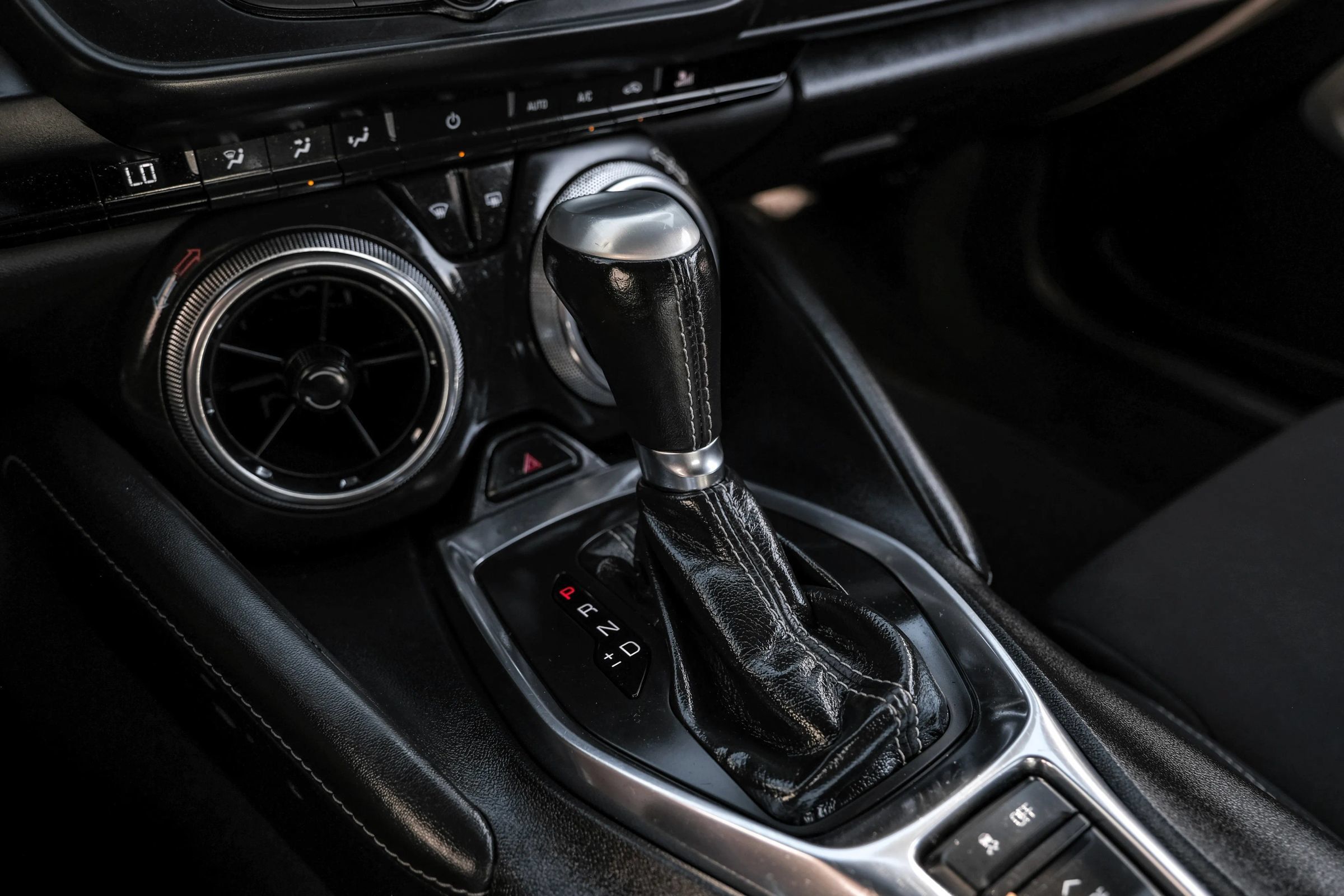 Used 2020 Chevrolet Camaro LT RWD image 27