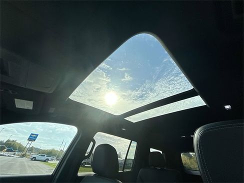 New 2025 Chevrolet Traverse LT w/ Enhanced Driving Package image 19