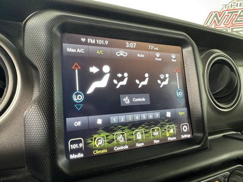 Used 2023 Jeep Gladiator Sport AWD/4WD image 21