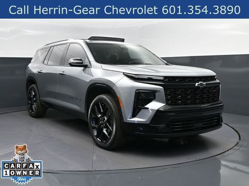 Used 2024 Chevrolet Traverse RS image 9