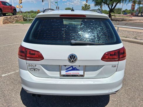 Used 2017 Volkswagen Golf SportWagen FWD image 4