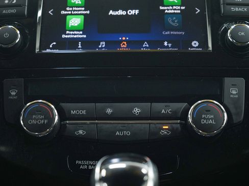 Used 2018 Nissan Rogue SV w/ Premium Package image 15