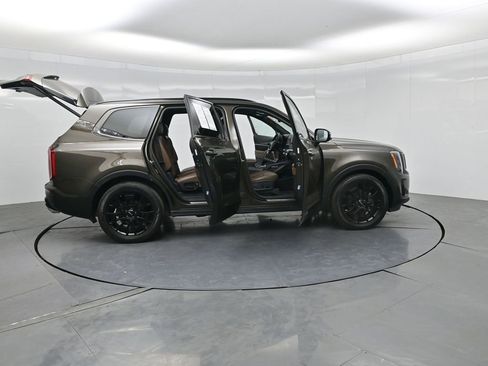 Used 2022 Kia Telluride SX w/ SX Prestige Package AWD/4WD image 3