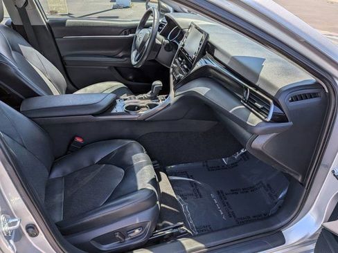 Used 2021 Toyota Camry XLE FWD image 5