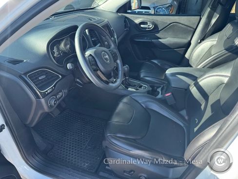 Used 2019 Jeep Cherokee Latitude Plus AWD/4WD image 9