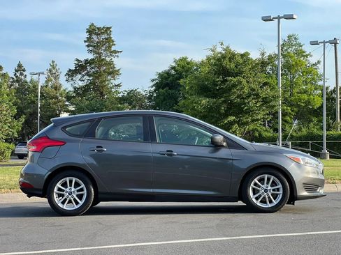 Used 2018 Ford Focus SE FWD image 6