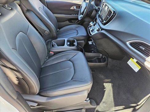 New 2026 Chrysler Voyager LX image 16