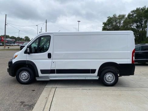 Used 2025 RAM ProMaster 2500 w/ U-Haul Equipment Group FWD image 7