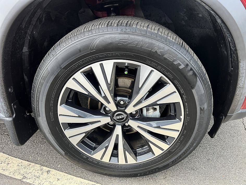 Certified 2022 Nissan Rogue SV FWD image 12