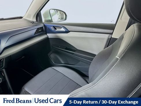 Used 2023 Volkswagen Taos SE w/ Panoramic Sunroof Package image 24