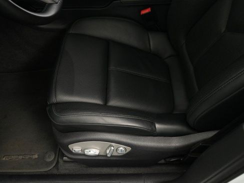 Used 2023 Porsche Macan AWD/4WD image 33