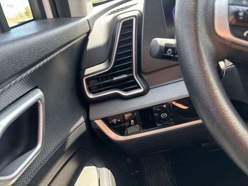 Used 2025 Kia Sportage LX image 33