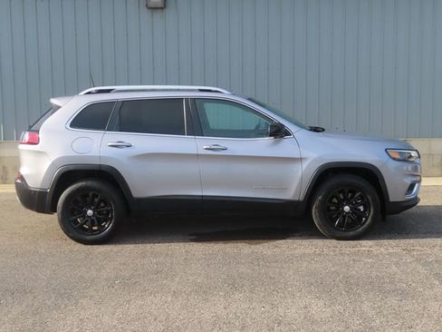 Used 2021 Jeep Cherokee Limited w/ Trailer Tow Group AWD/4WD image 3