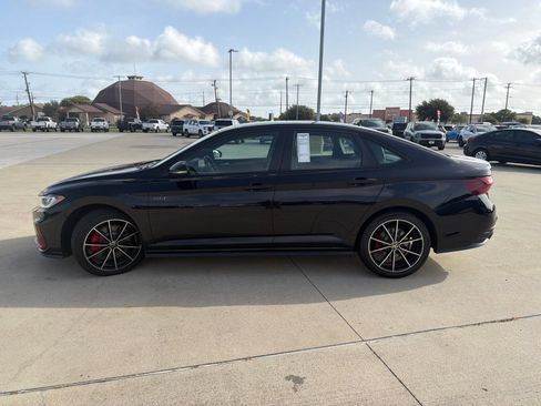 Used 2025 Volkswagen Jetta GLI Autobahn FWD image 4