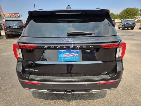 New 2026 Ford Explorer Active w/ Active Comfort Package RWD image 10