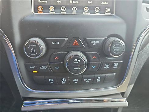 Used 2018 Jeep Grand Cherokee Laredo image 21