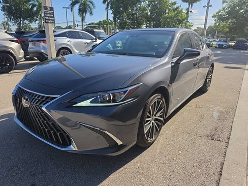 Used 2024 Lexus ES 350 w/ Premium Package FWD image 3