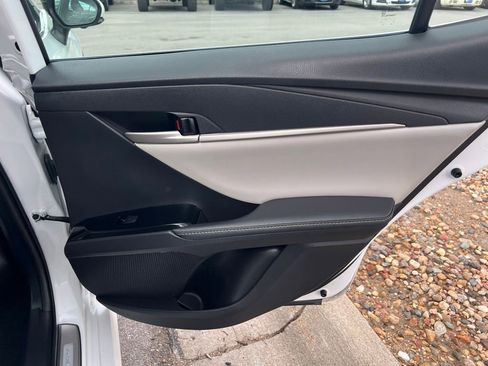 Used 2025 Toyota Camry XLE w/ Premium Plus Package image 27