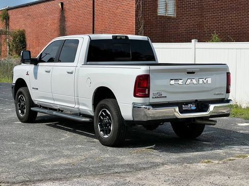 Used 2025 RAM 2500 Laramie AWD/4WD image 3