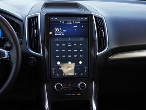 Used 2024 Ford Edge Titanium image 17