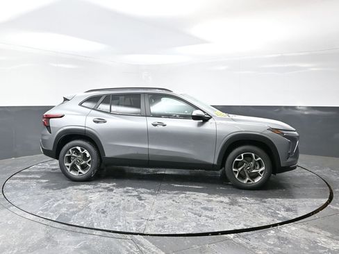 New 2026 Chevrolet Trax LT image 2