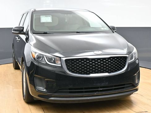 Used 2018 Kia Sedona L FWD image 4