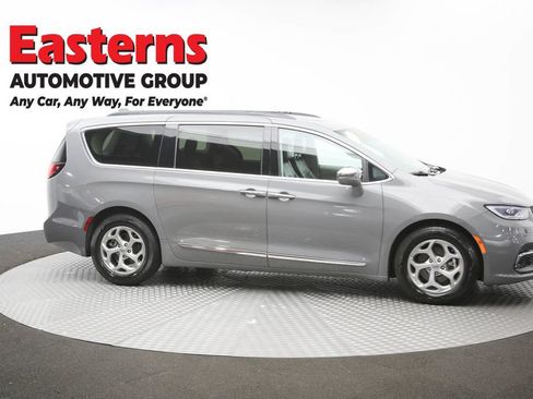 Used 2022 Chrysler Pacifica Limited FWD image 44