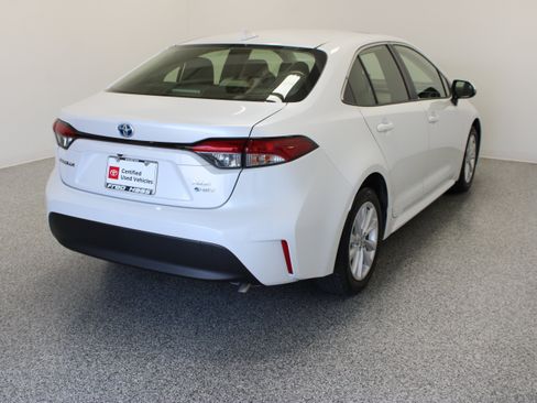 Used 2025 Toyota Corolla XLE FWD image 7
