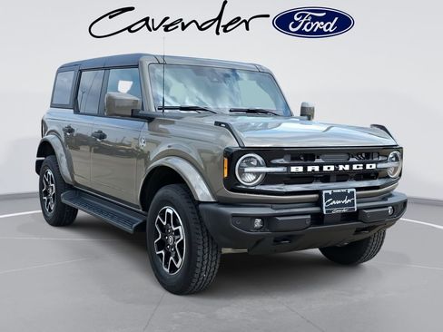 New 2026 Ford Bronco Outer Banks image 3