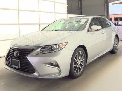 Used 2017 Lexus ES 350 w/ Luxury Package