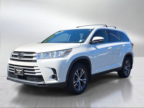 Used 2019 Toyota Highlander LE AWD/4WD image 7