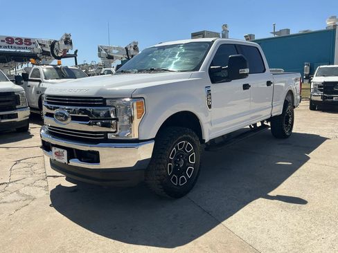 Used 2019 Ford F250 XLT AWD/4WD image 2