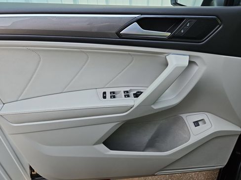 Used 2022 Volkswagen Tiguan SE R-Line FWD image 25
