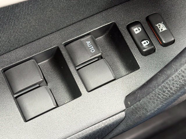 Used 2015 Toyota Corolla LE FWD image 19