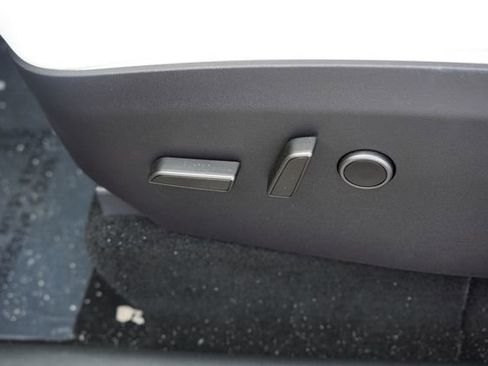 Used 2025 Tesla Model Y Long Range image 23