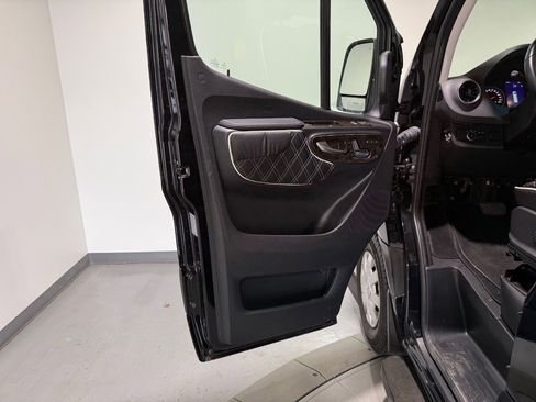 Used 2022 Mercedes-Benz Sprinter 3500 image 36