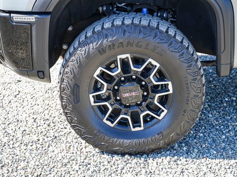 Used 2024 GMC Sierra 2500 AT4X AWD/4WD image 9