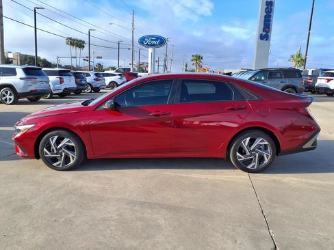 Used 2025 Hyundai Elantra Sport FWD image 5