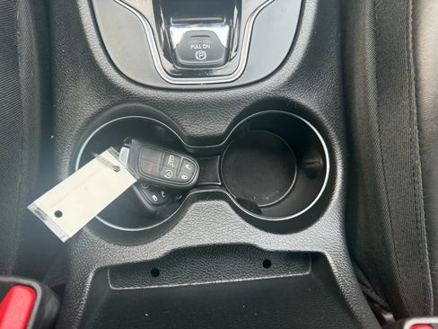 Used 2019 Jeep Cherokee Overland w/ Technology Group image 23