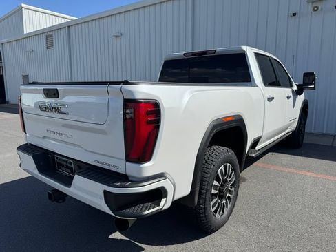 Used 2024 GMC Sierra 2500 Denali Ultimate AWD/4WD image 32