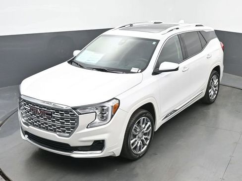 Used 2023 GMC Terrain Denali w/ LPO, Floor Liner Package AWD/4WD image 36
