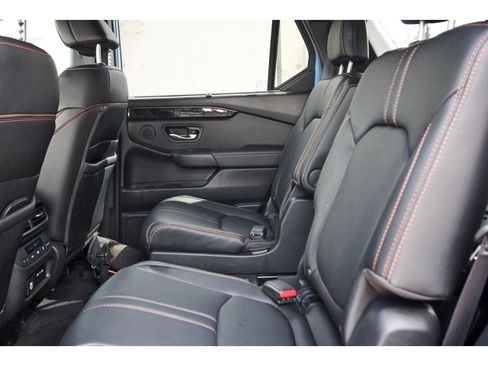 Used 2025 Honda Pilot TrailSport image 28