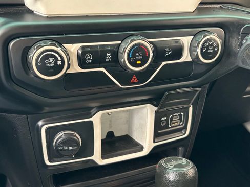 Used 2018 Jeep Wrangler Unlimited Sport image 23