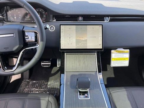 Used 2026 Land Rover Range Rover Evoque Dynamic SE AWD/4WD image 17
