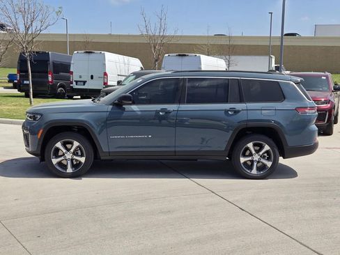 New 2026 Jeep Grand Cherokee L Limited w/ Luxury Tech Group II RWD image 2